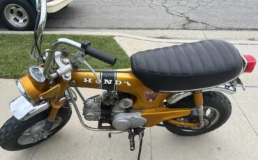 Honda-Ct70-1970-Gold-Black-Seat