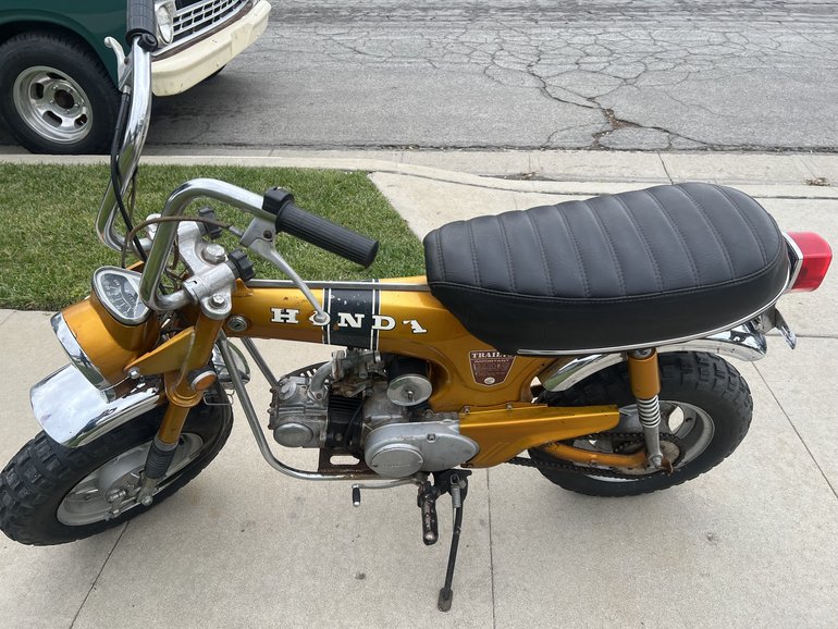 Honda-Ct70-1970-Gold-Black-Seat