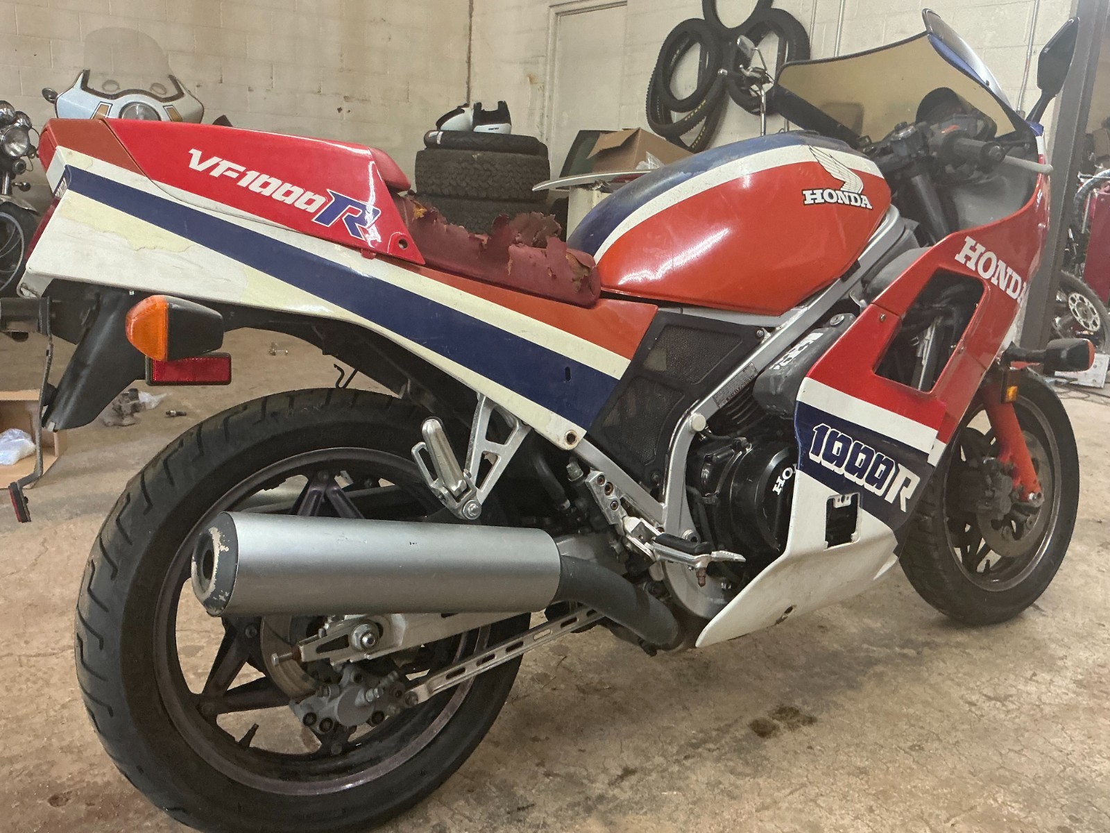 Honda-VF1000R-1985-1