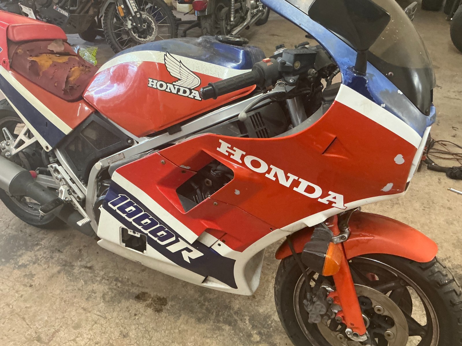Honda-VF1000R-1985-13
