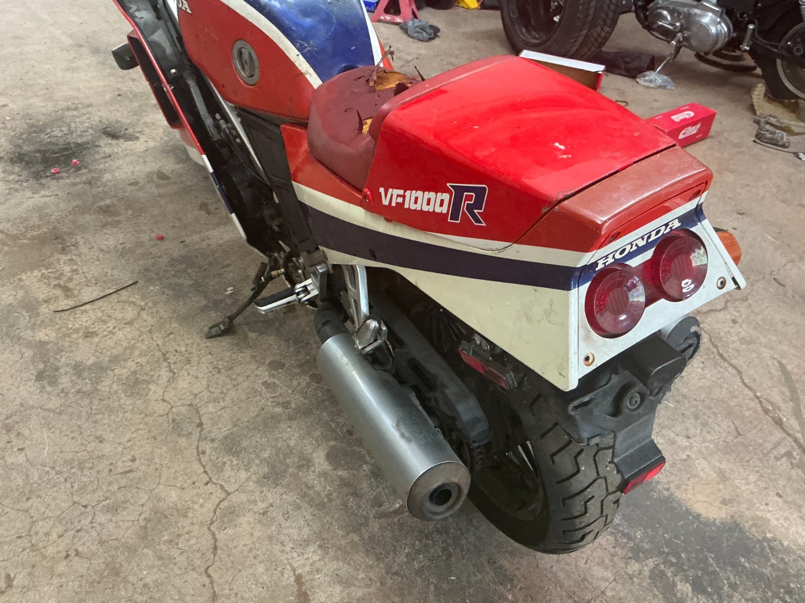 Honda-VF1000R-1985-4