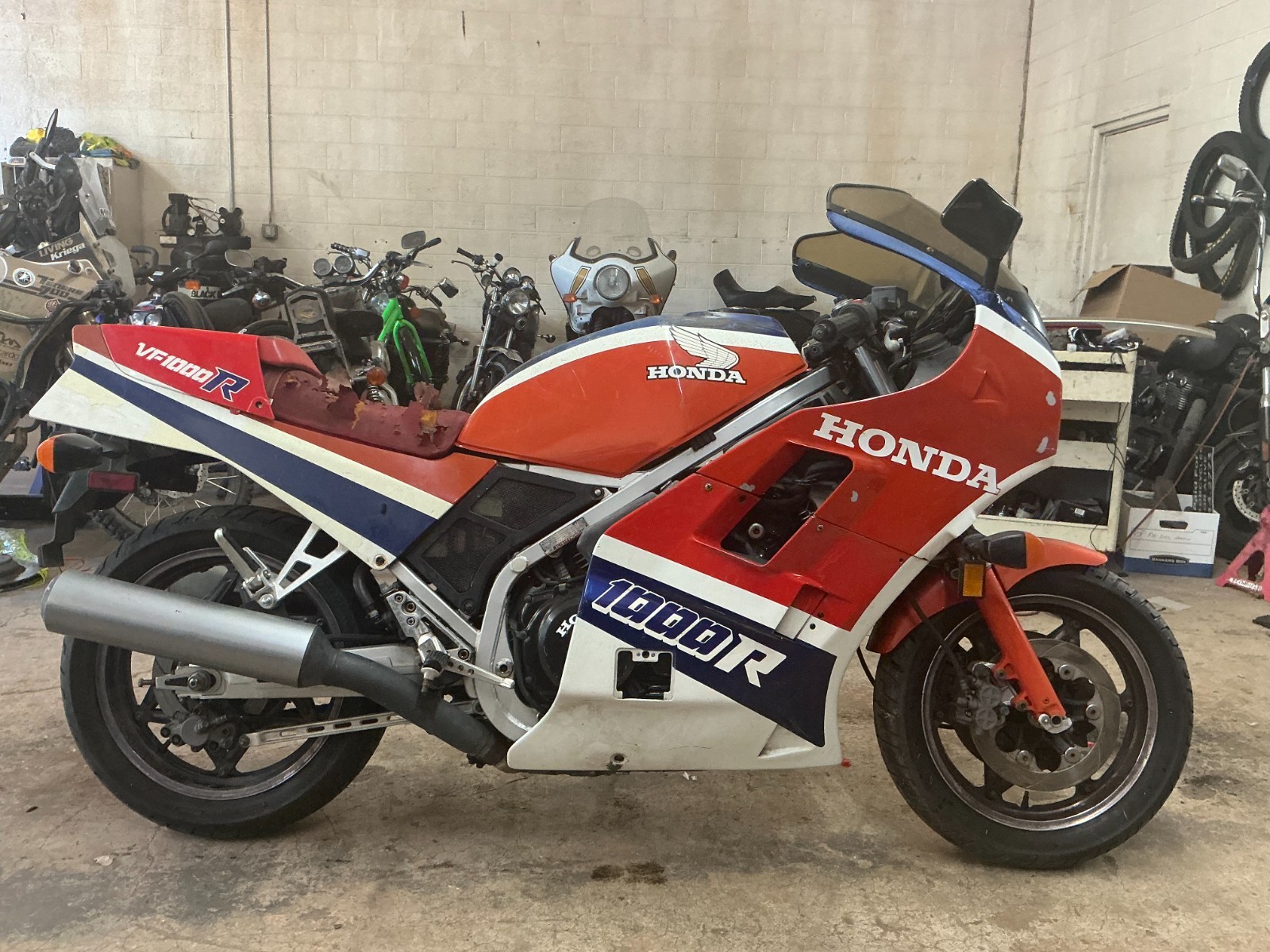 Honda-VF1000R-1985