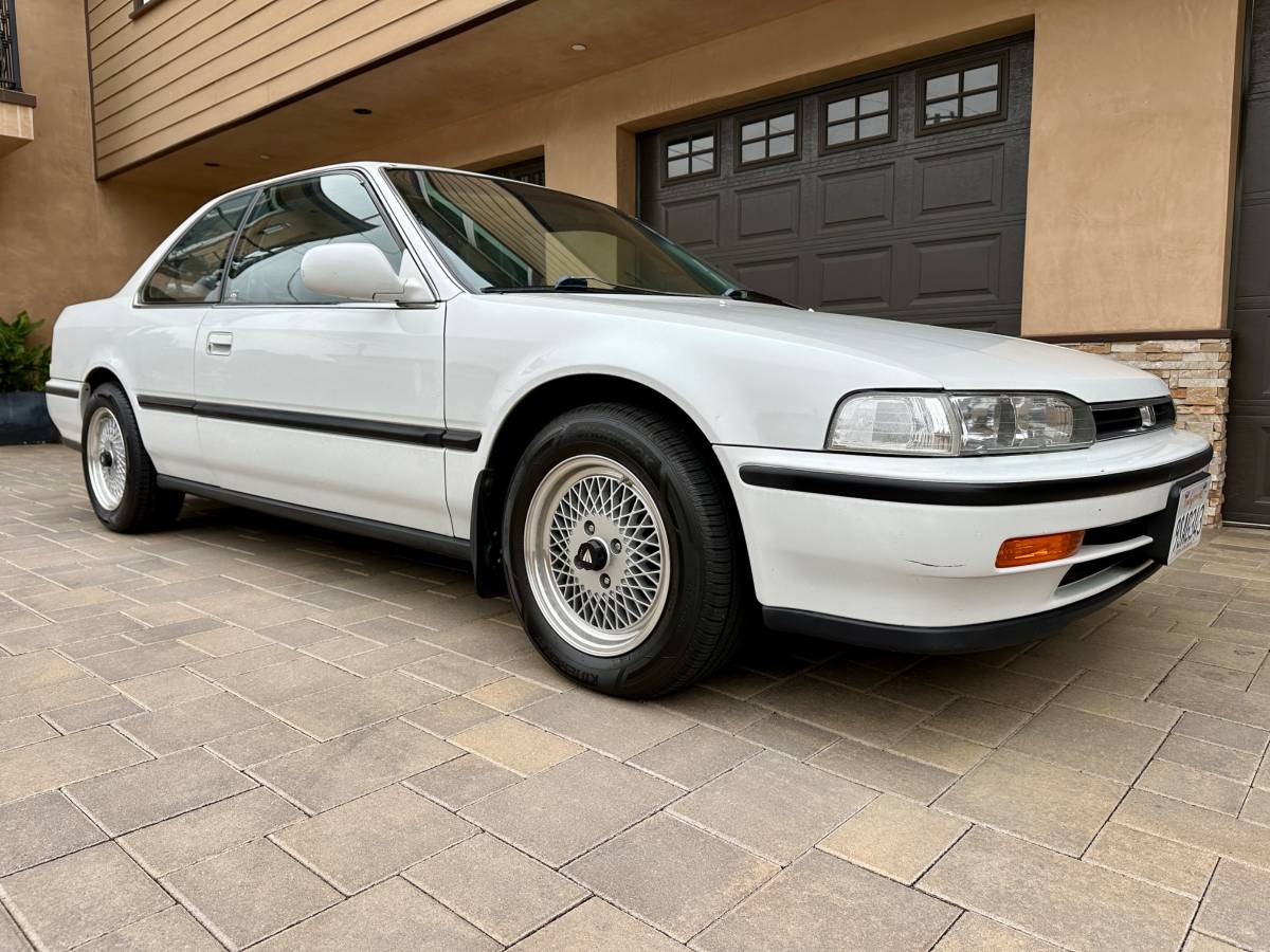 Honda-accord-1993-white