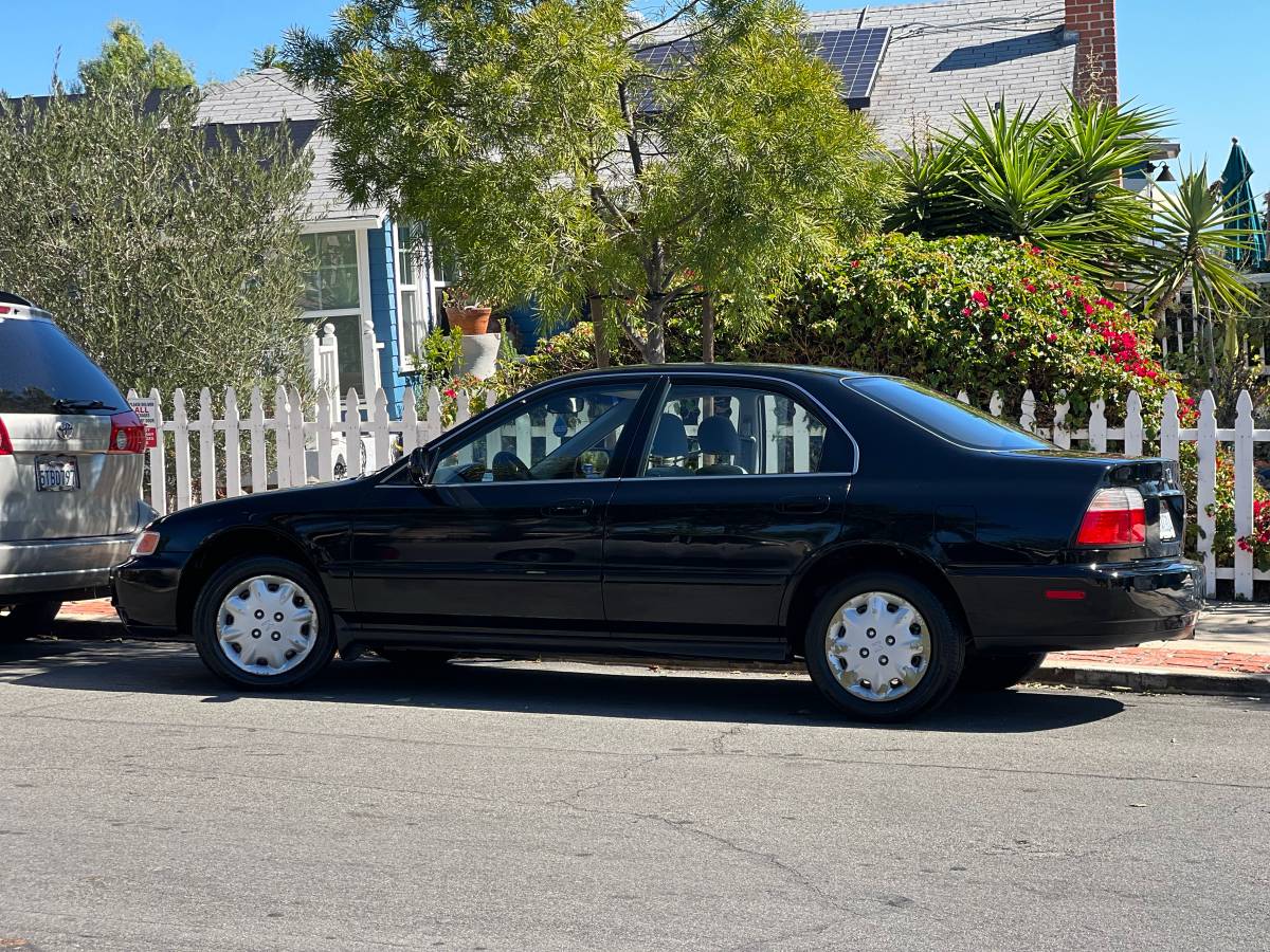 Honda-accord-1996-black-1