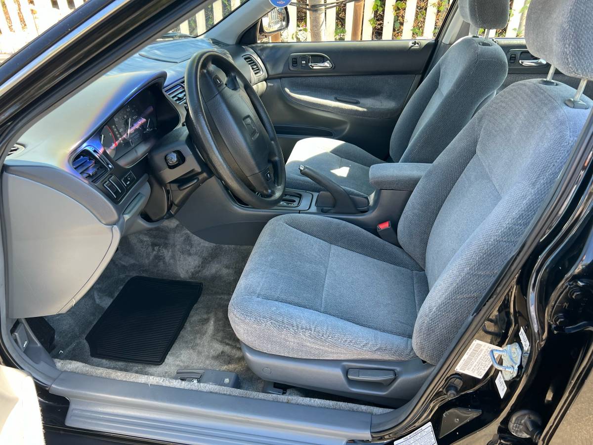 Honda-accord-1996-black-3