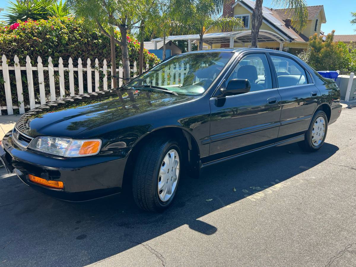 Honda-accord-1996-black-4