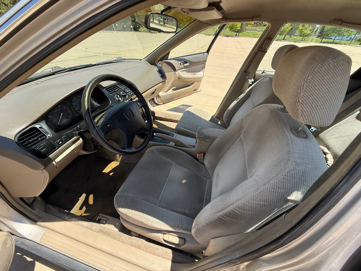 Honda-accord-1996-silver-2