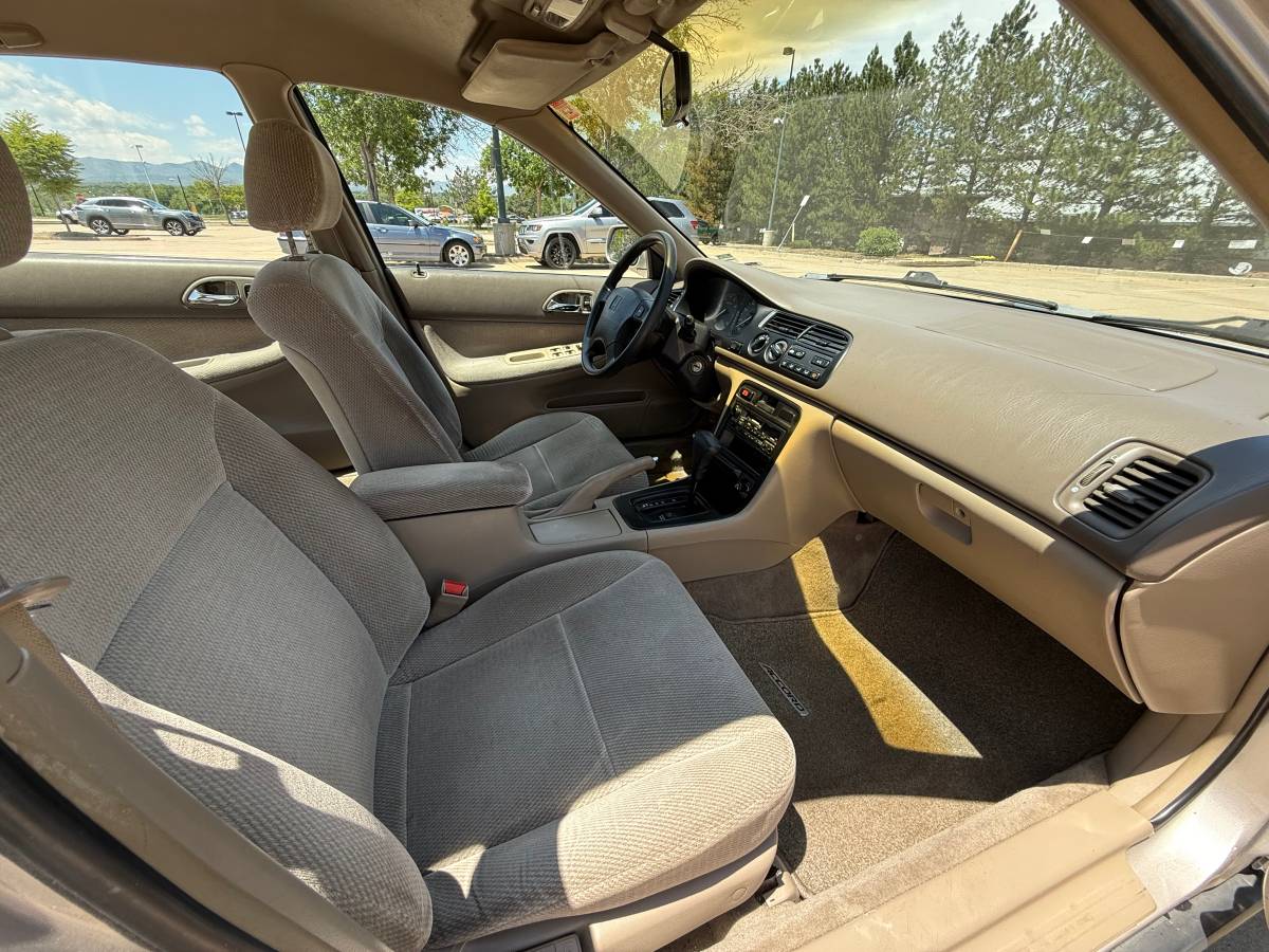 Honda-accord-1996-silver-3