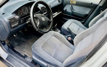 Honda-accord-4-door-sedan-1992-white-2