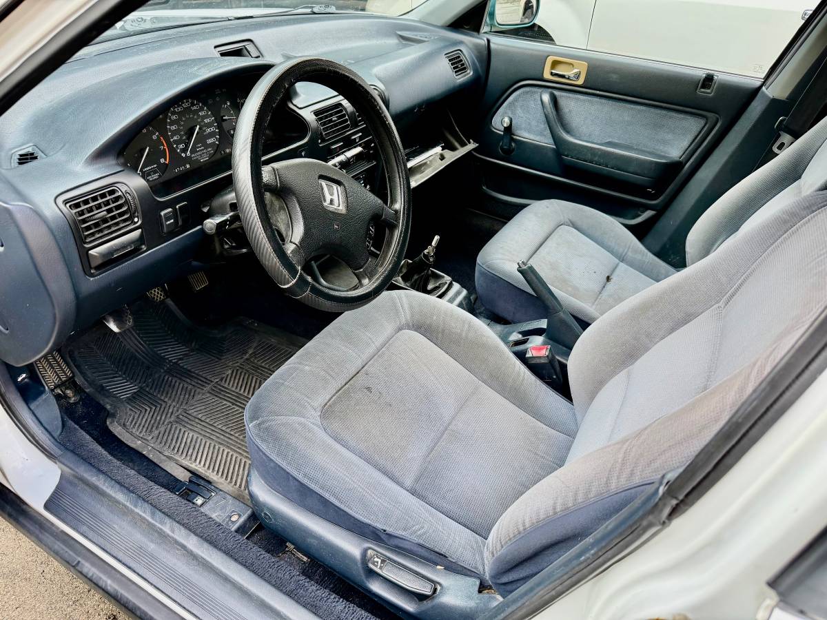 Honda-accord-4-door-sedan-1992-white-2