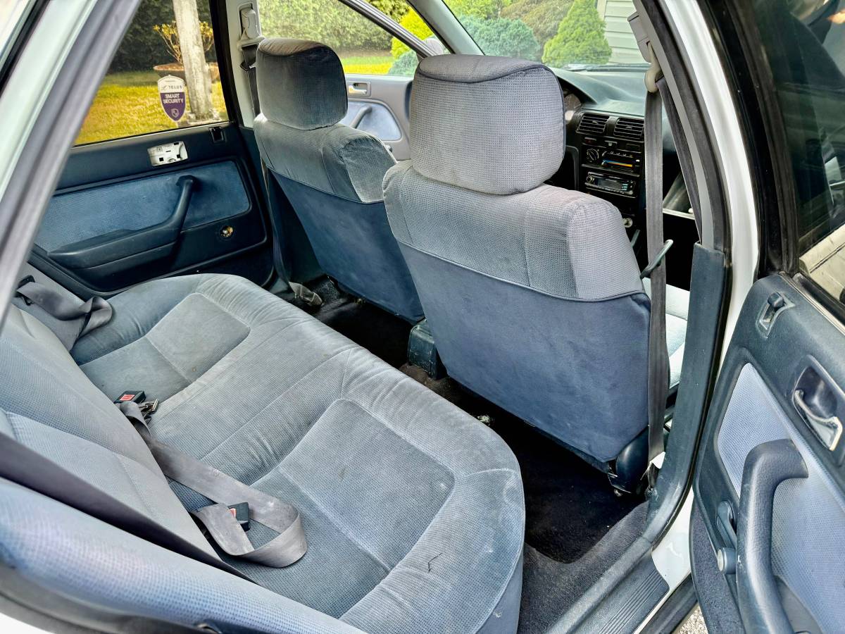 Honda-accord-4-door-sedan-1992-white-3