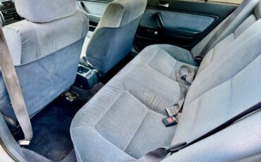 Honda-accord-4-door-sedan-1992-white-4