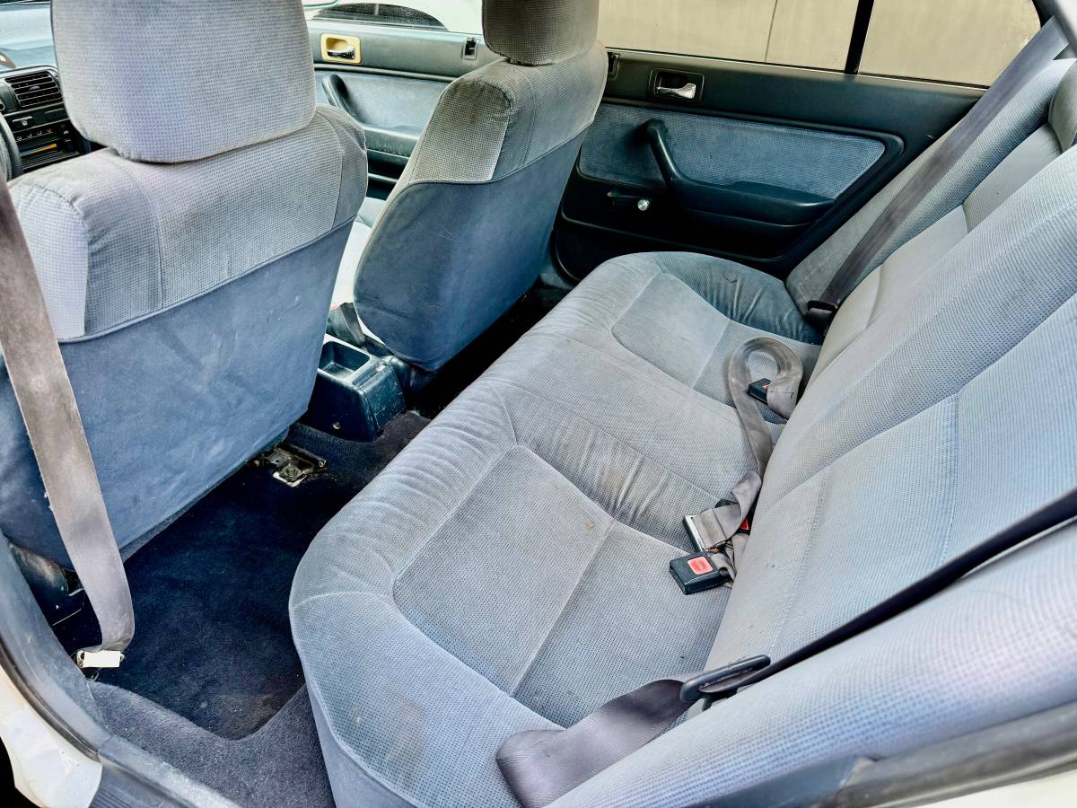 Honda-accord-4-door-sedan-1992-white-4