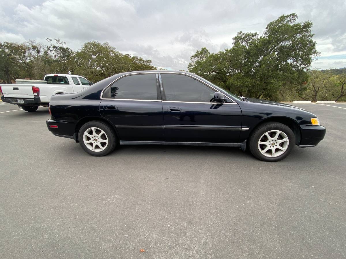 Honda-accord-lx-1996-black-1