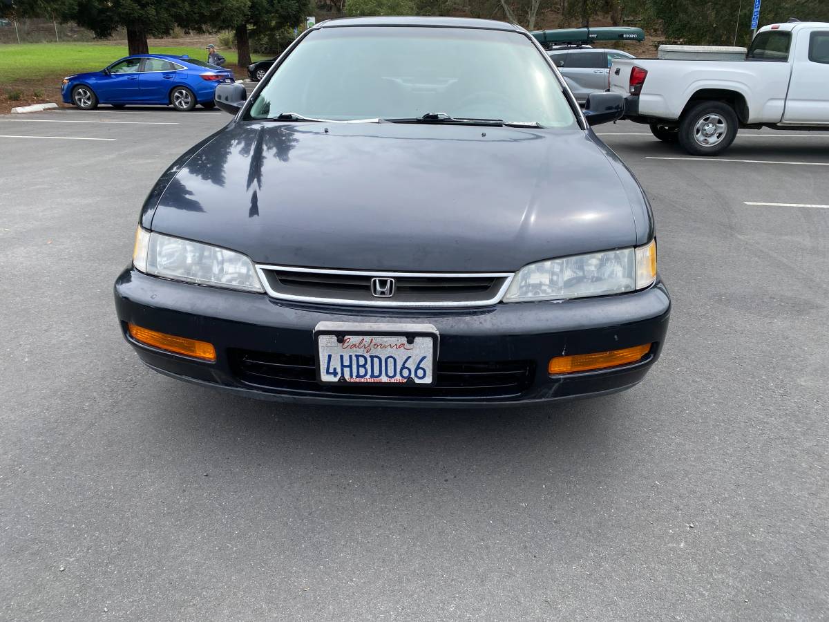Honda-accord-lx-1996-black-11