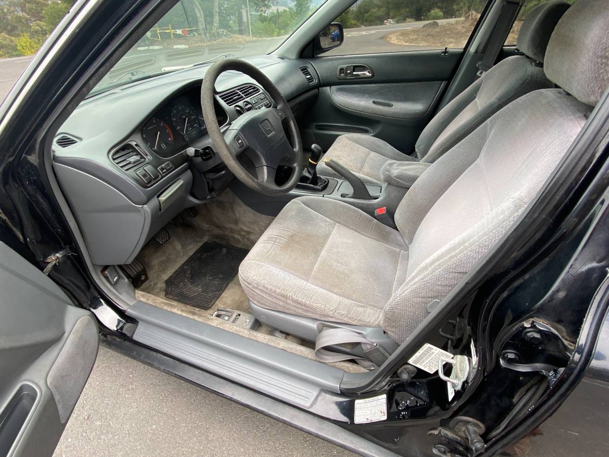 Honda-accord-lx-1996-black-14