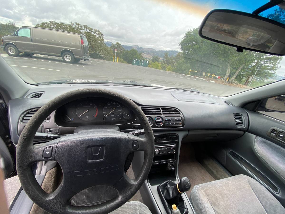Honda-accord-lx-1996-black-16