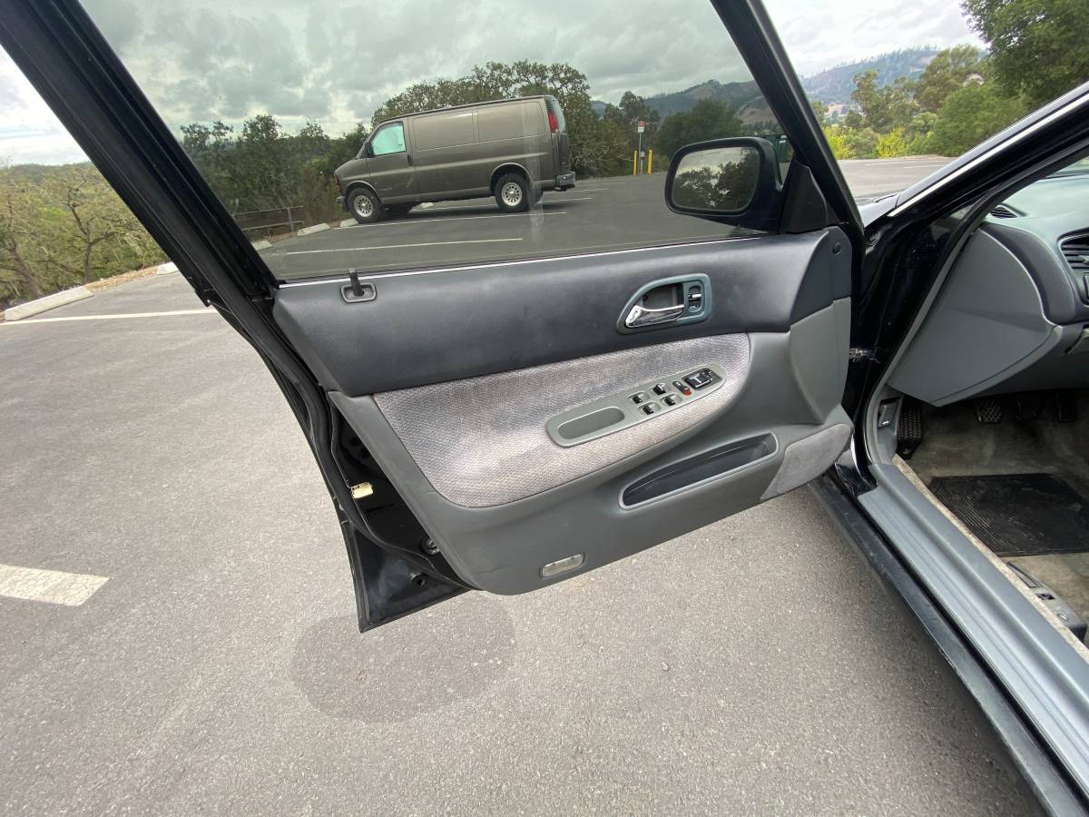 Honda-accord-lx-1996-black-19