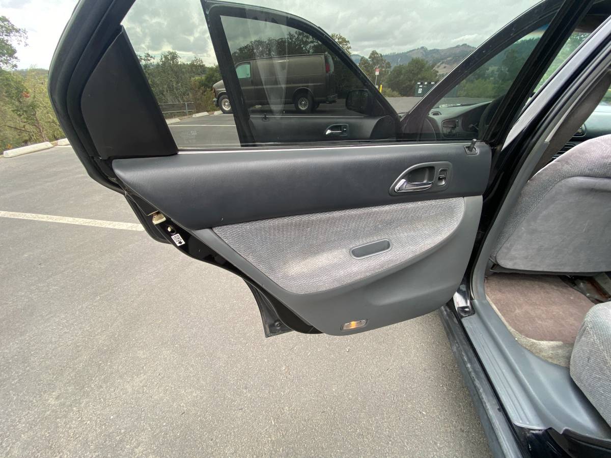 Honda-accord-lx-1996-black-21
