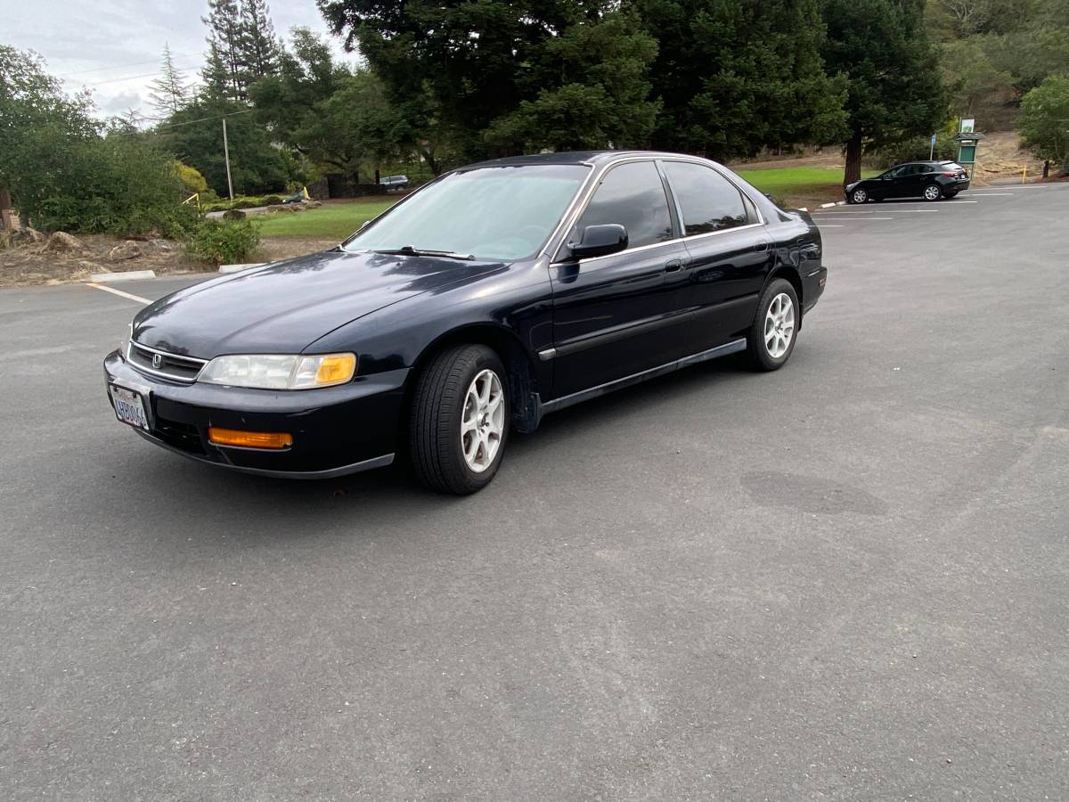 Honda-accord-lx-1996-black-3