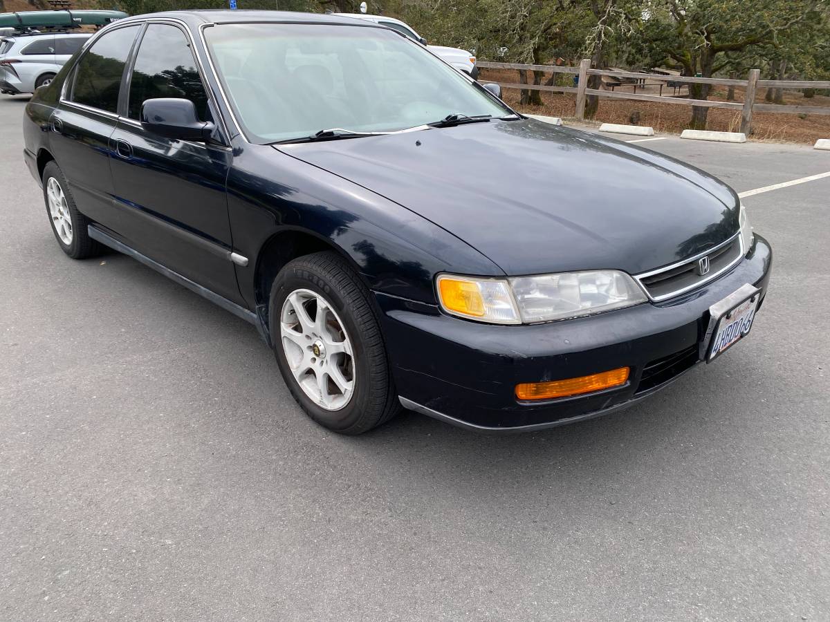 Honda-accord-lx-1996-black-7