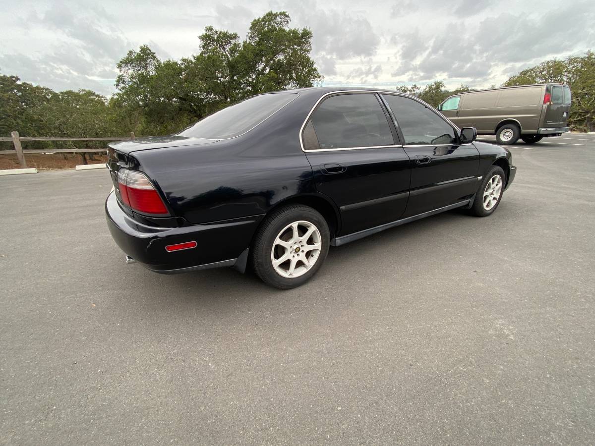 Honda-accord-lx-1996-black-8
