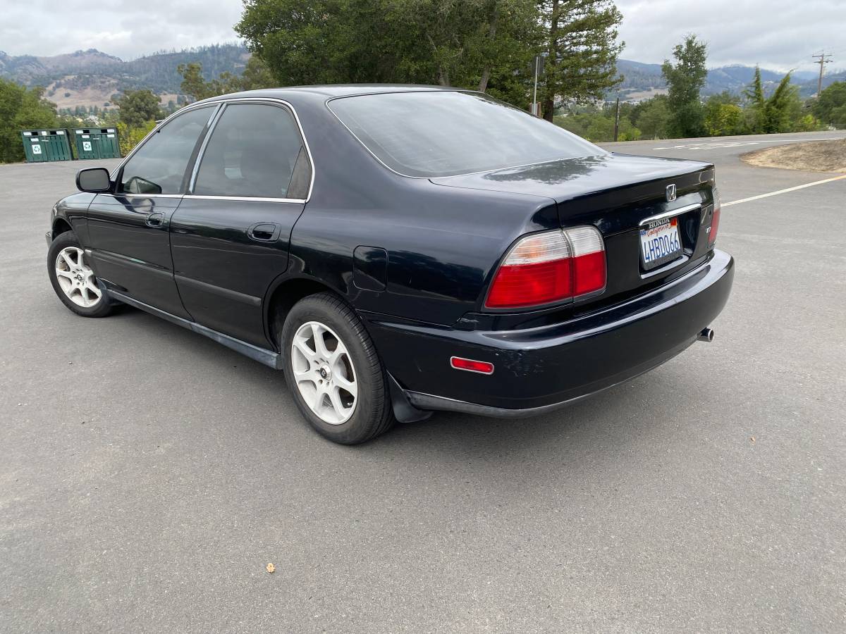 Honda-accord-lx-1996-black-9