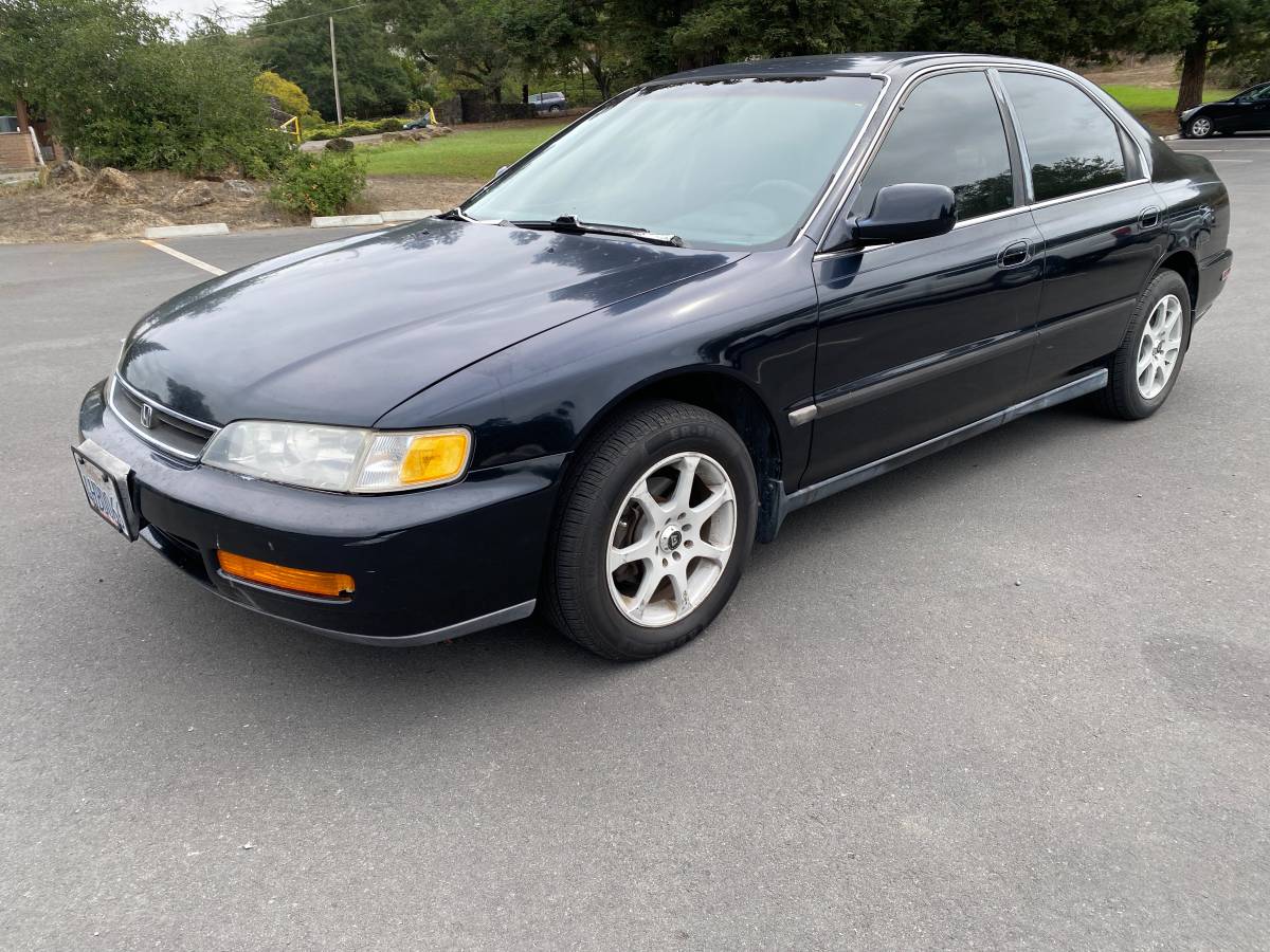 Honda-accord-lx-1996-black