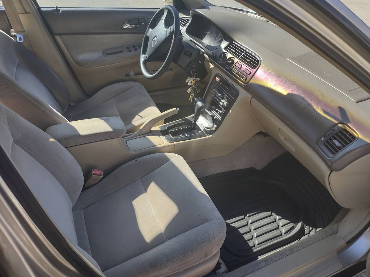 Honda-accord-lx-wagon-1994-brown-8
