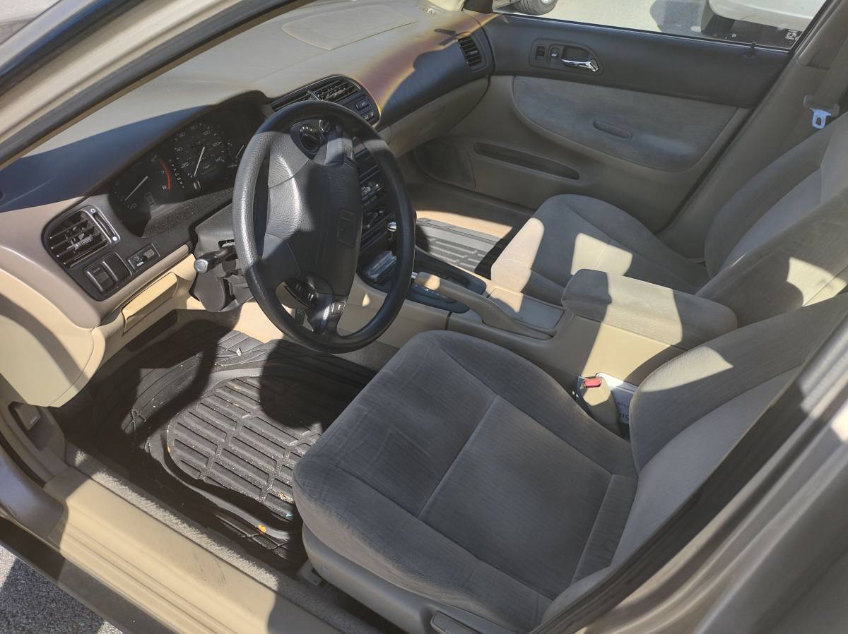 Honda-accord-lx-wagon-1994-brown-9