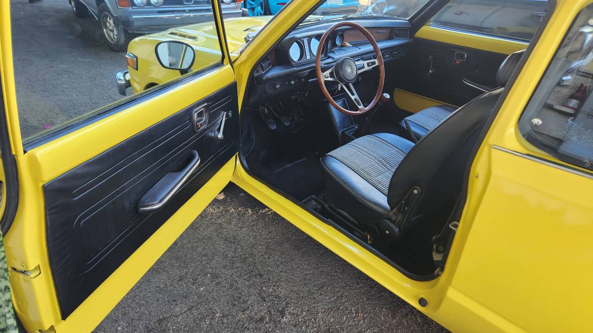 Honda-civic-cvcc-1975-yellow-11