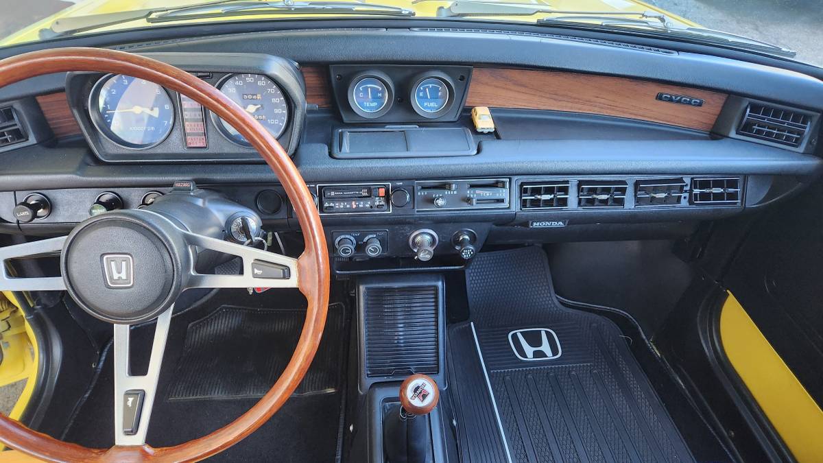 Honda-civic-cvcc-1975-yellow-17
