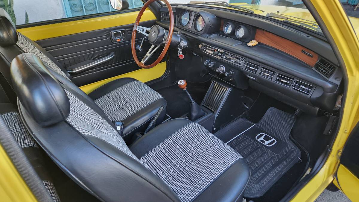 Honda-civic-cvcc-1975-yellow-18