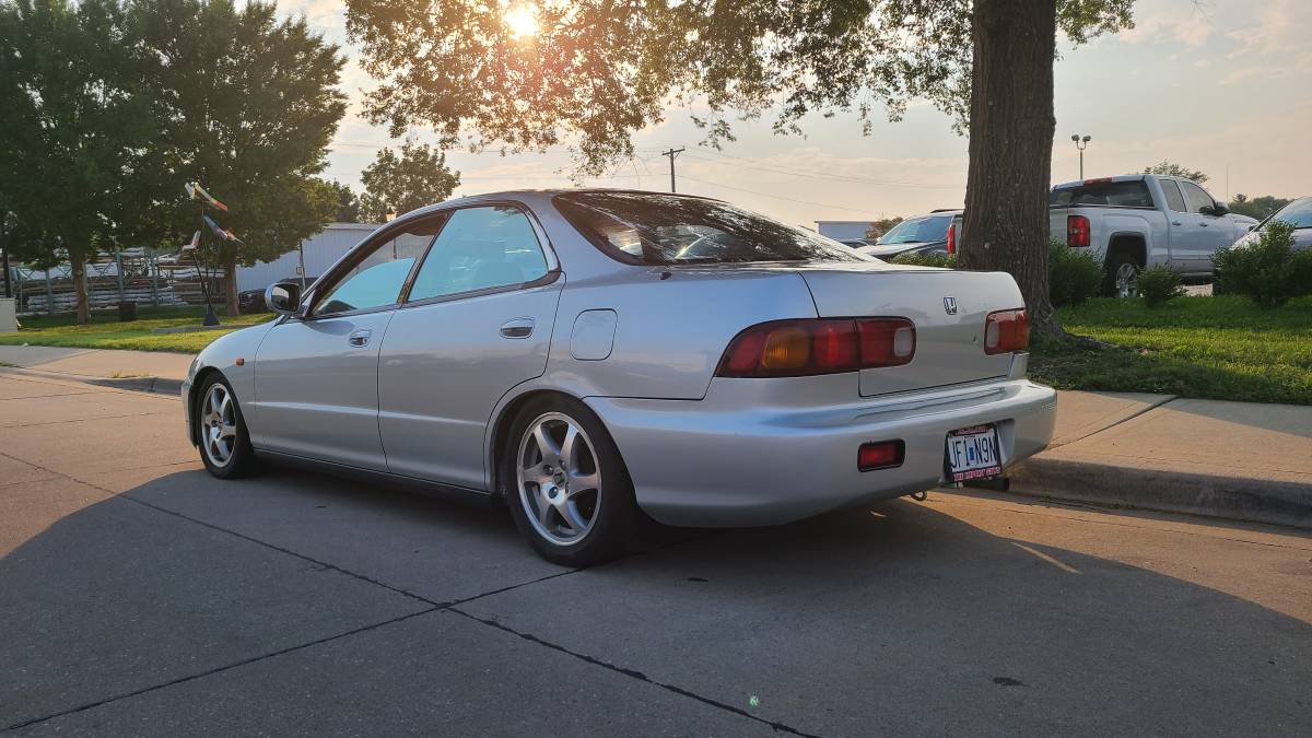 Honda-integra-1994-silver-1