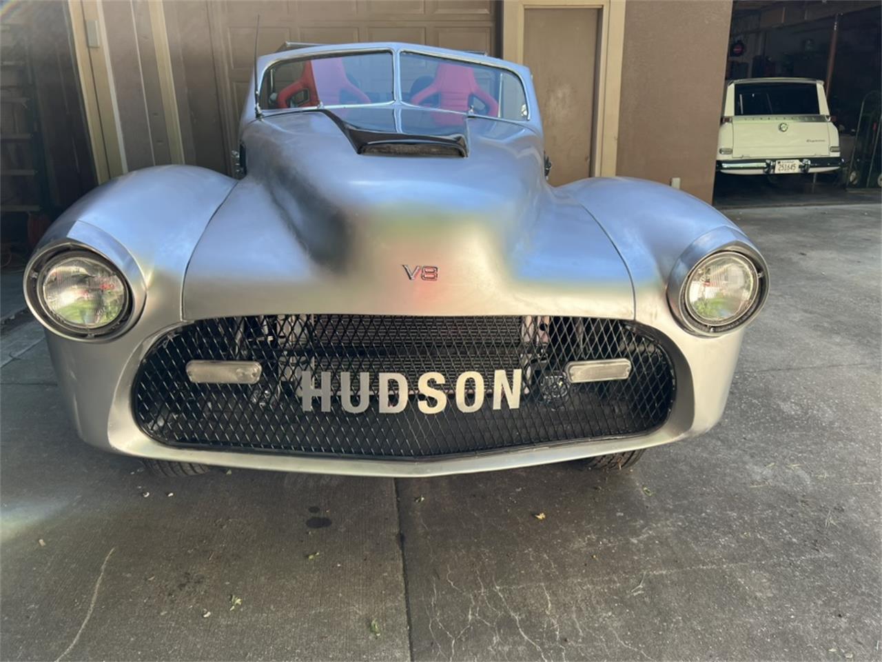 Hudson-Custom-1946-Silver-Red-1