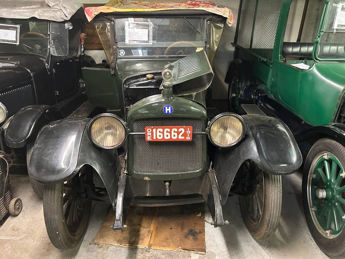 Hupmobile-touring-car-1916-10