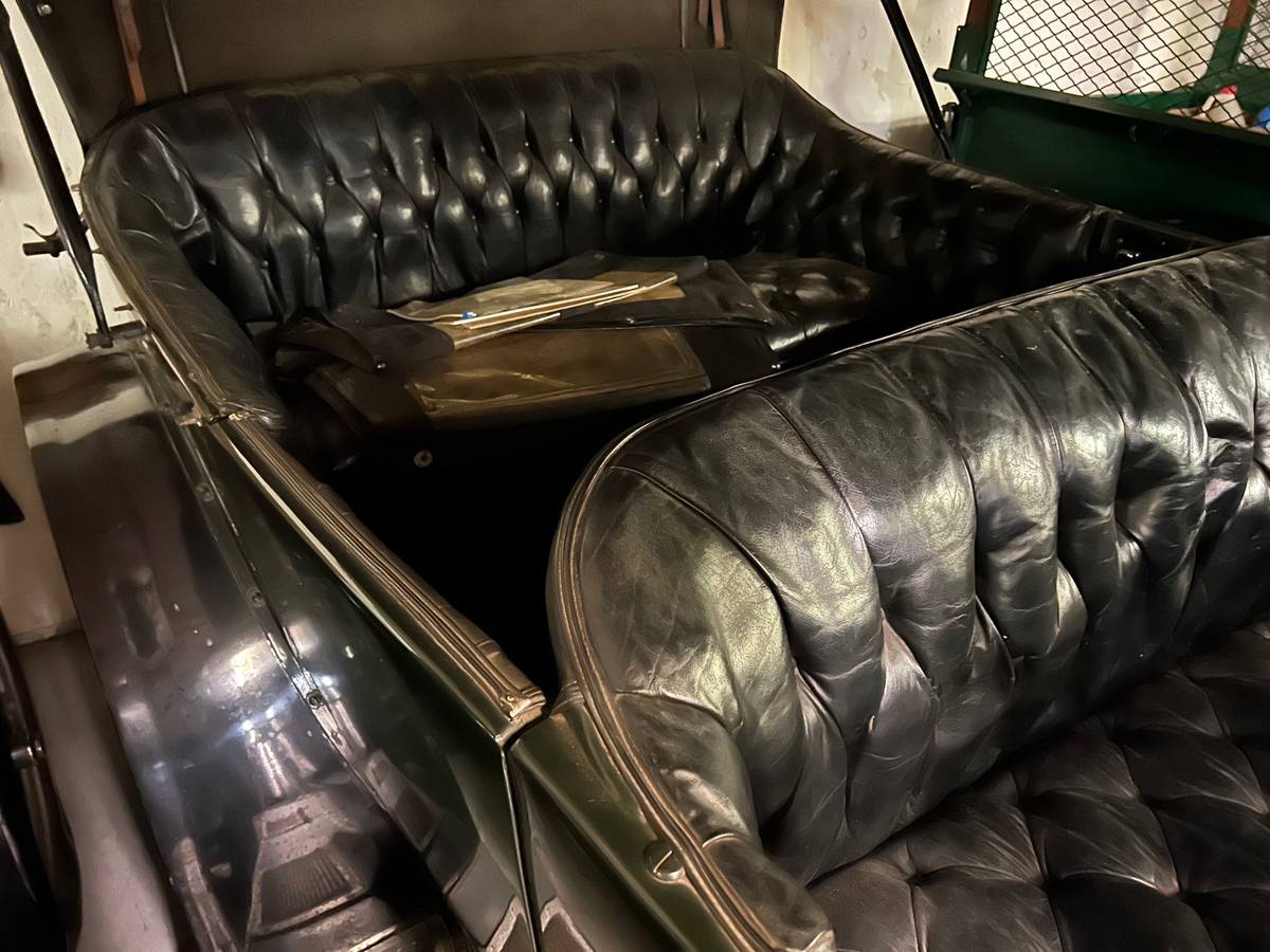 Hupmobile-touring-car-1916-7