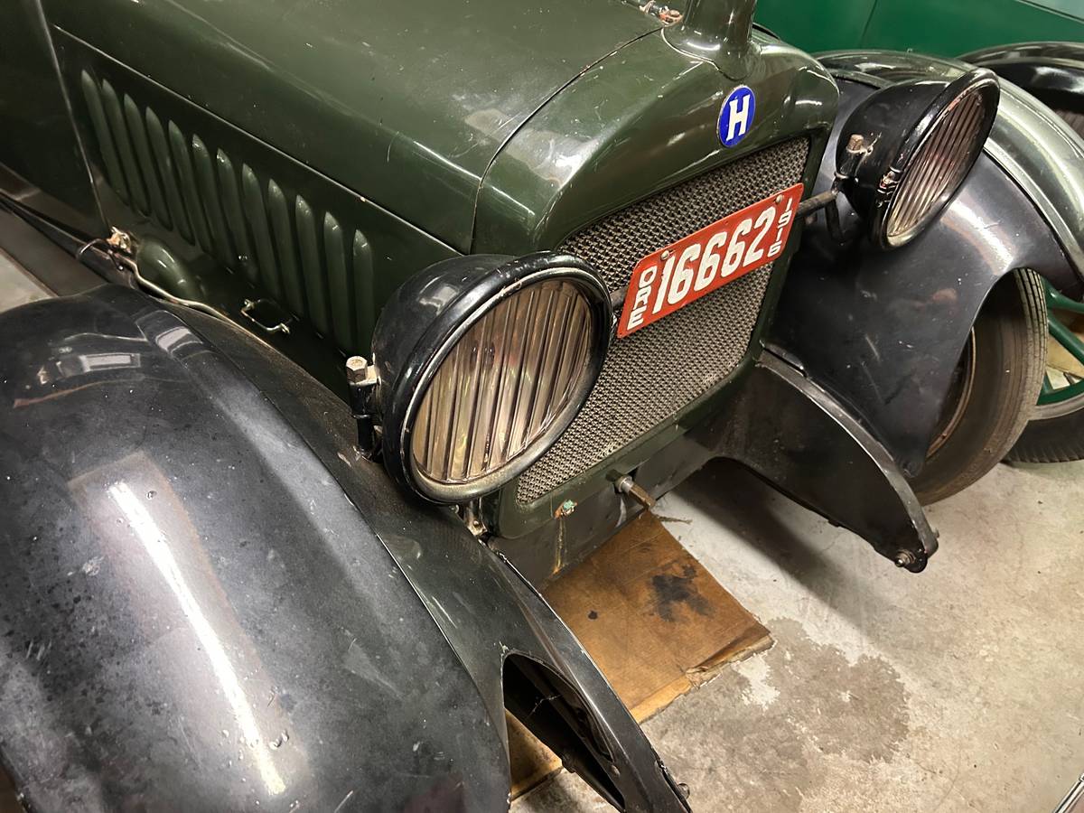 Hupmobile-touring-car-1916-9
