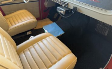 International-1000b-1967-IH-Red-and-White-Beige-12