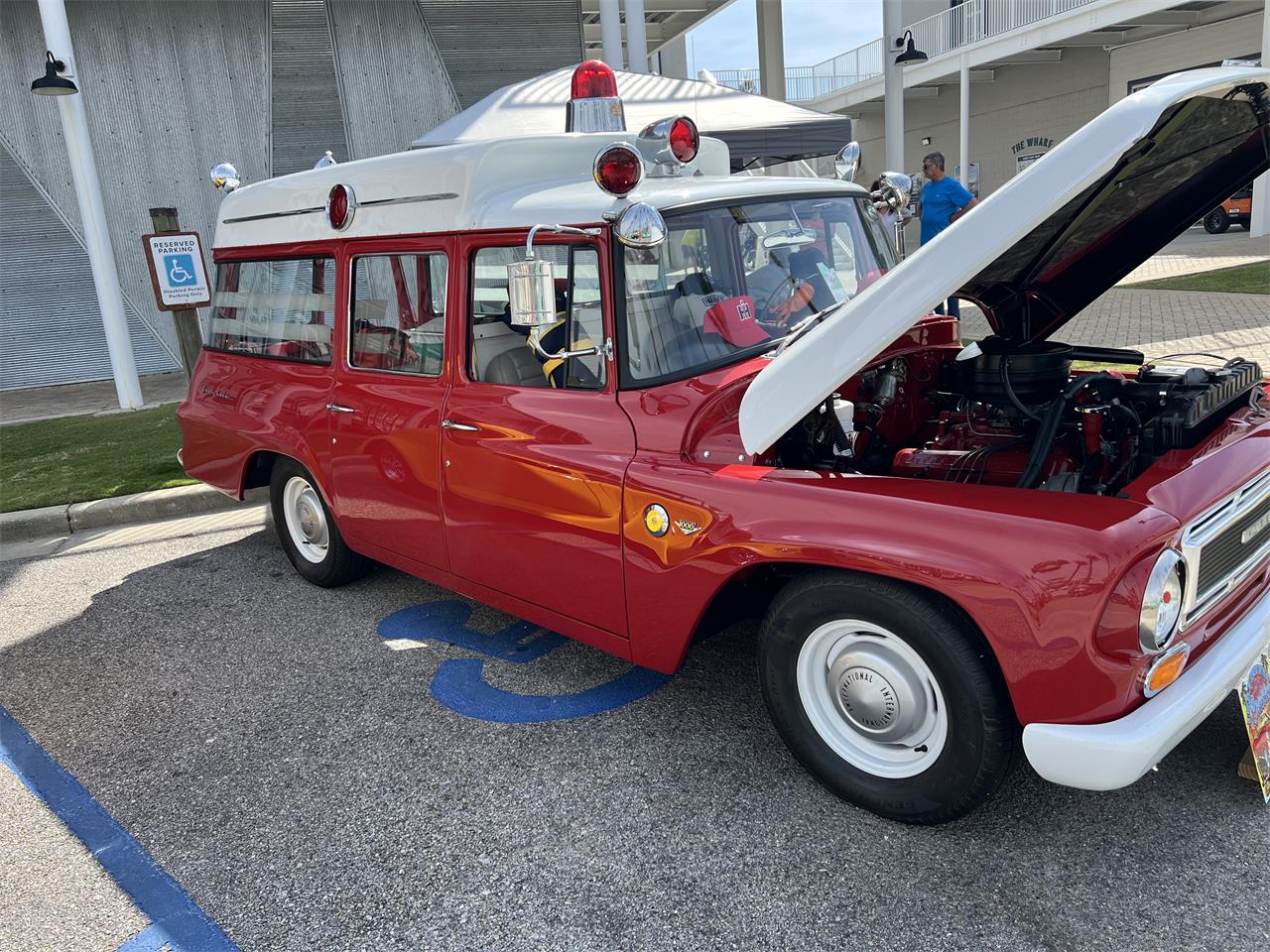 International-1000b-1967-IH-Red-and-White-Beige-3