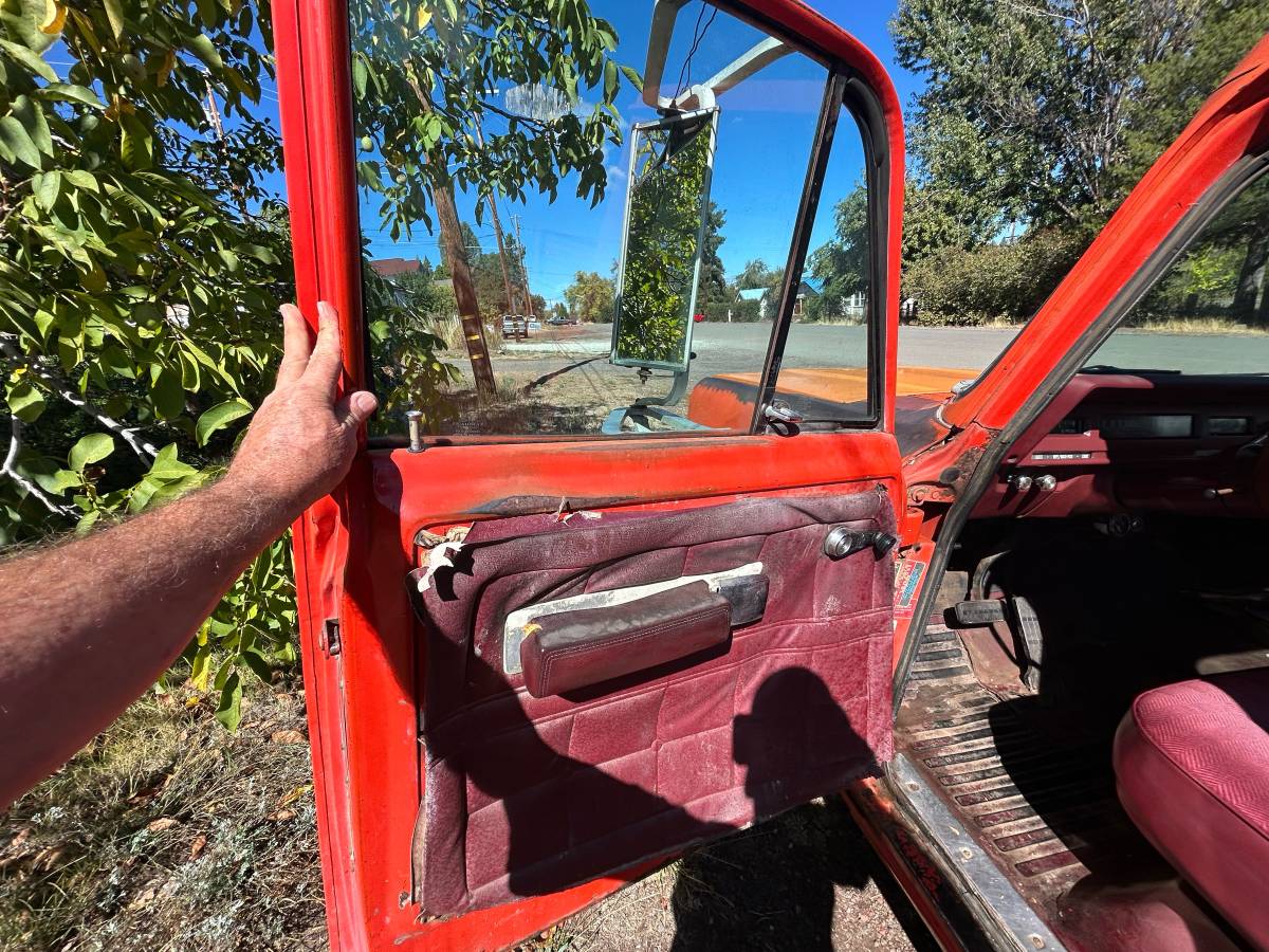 International-1210d-1972-red-2