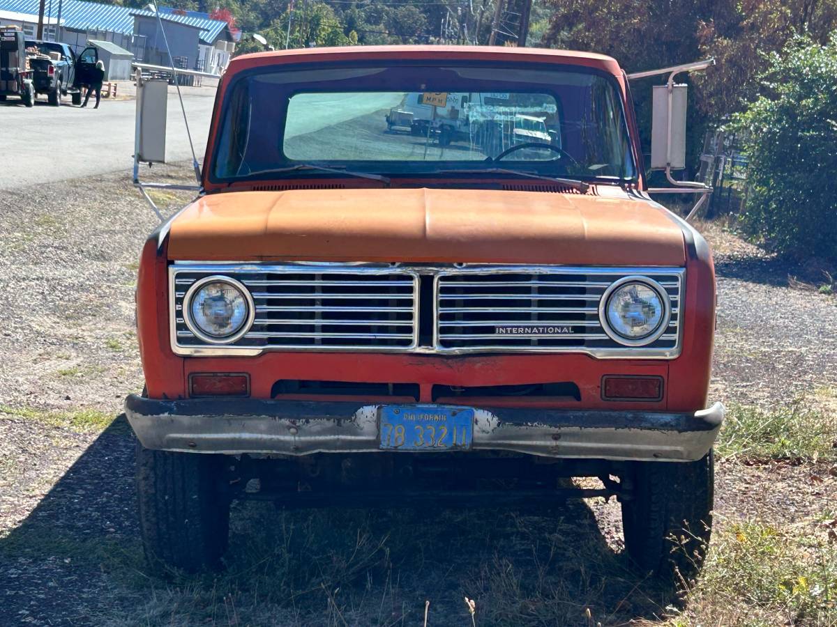 International-1210d-1972-red