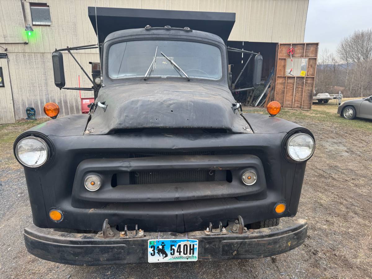 International-1957-black-1