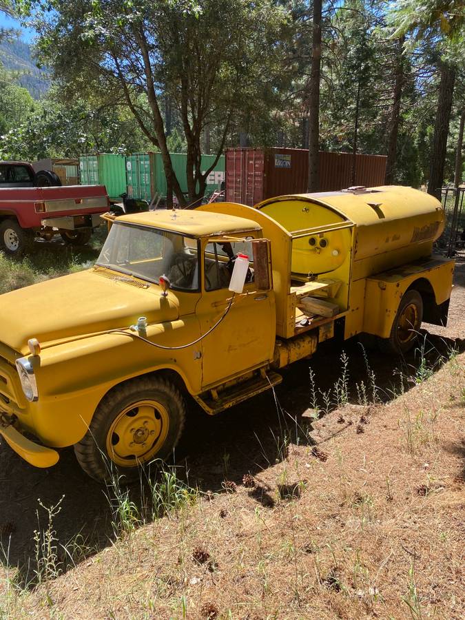 International-1957-yellow