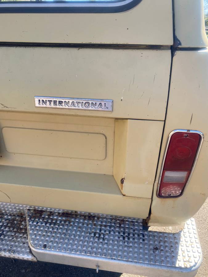 International-1975-yellow-1