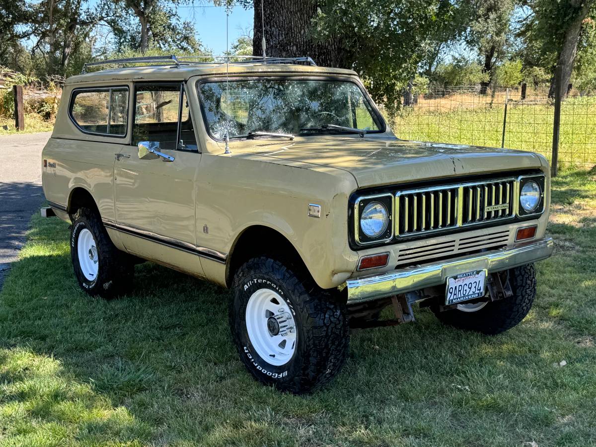 International-1975-yellow-4