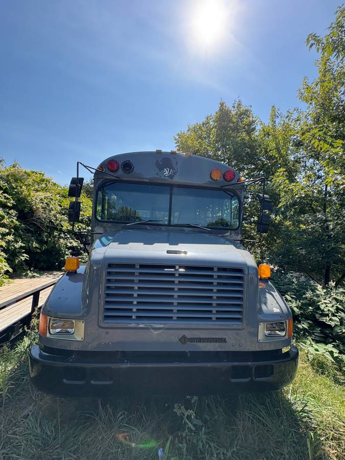 International-3800-fbc-forward-control-chassis-die-1991-blue-2