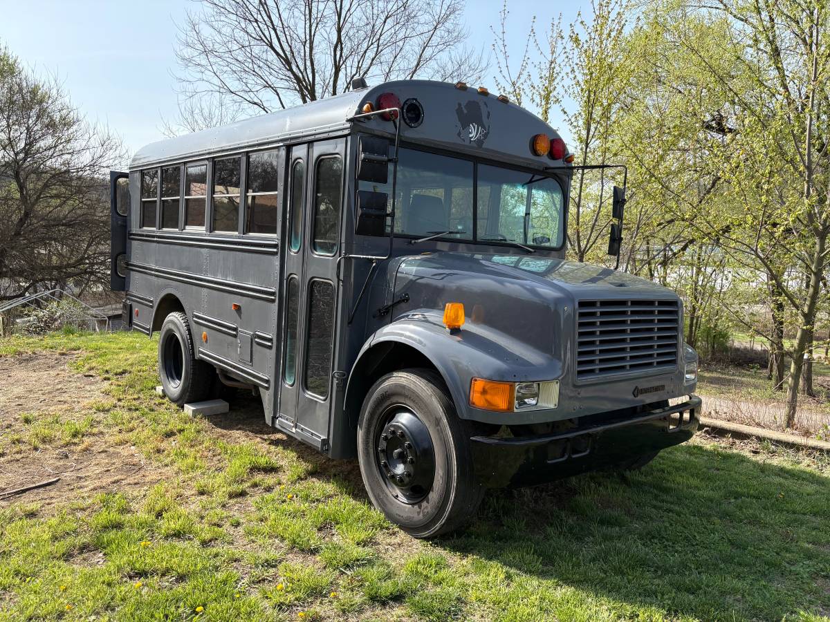 International-3800-fbc-forward-control-chassis-die-1991-blue
