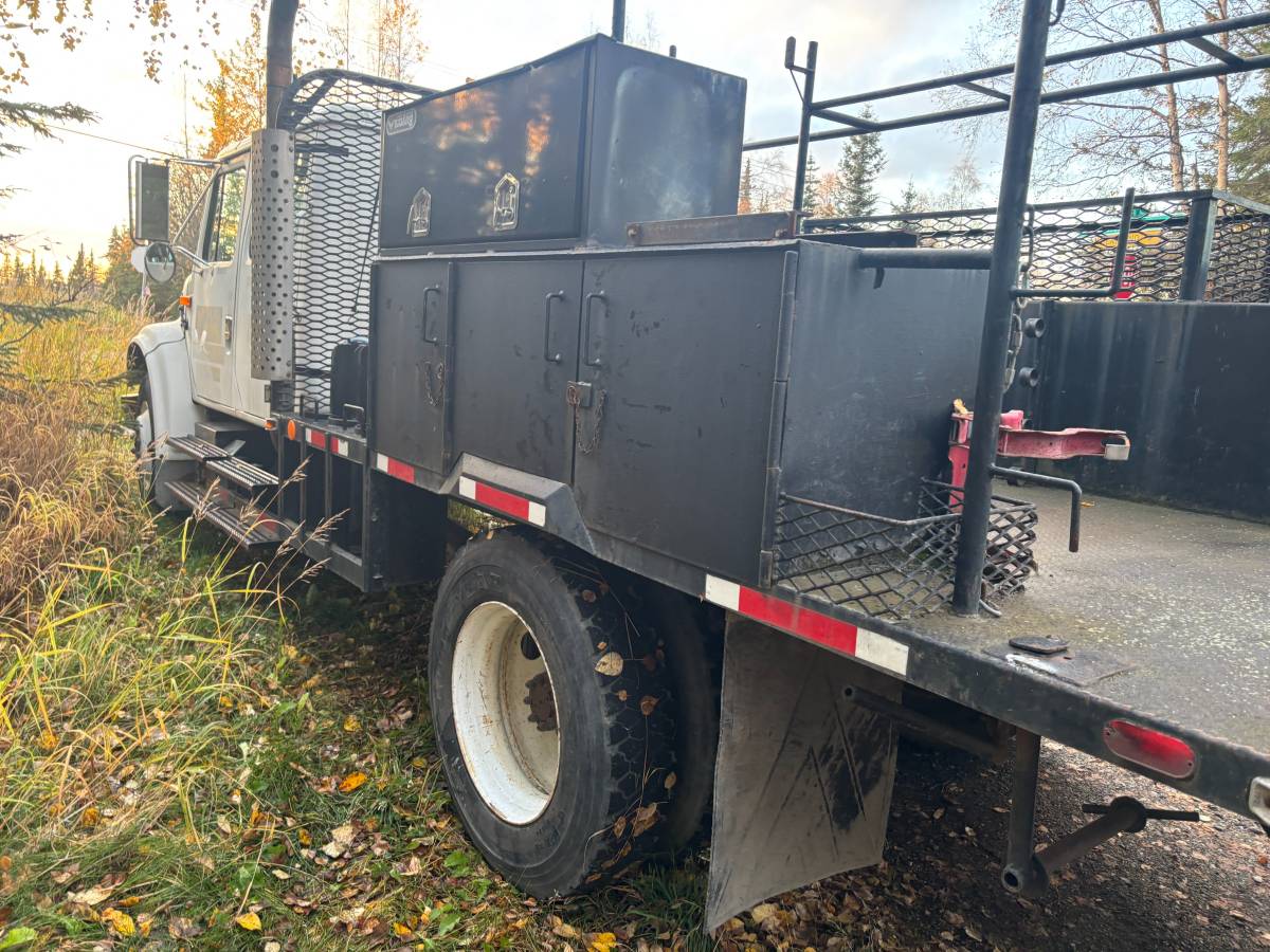 International-4700-diesel-1996-white-2