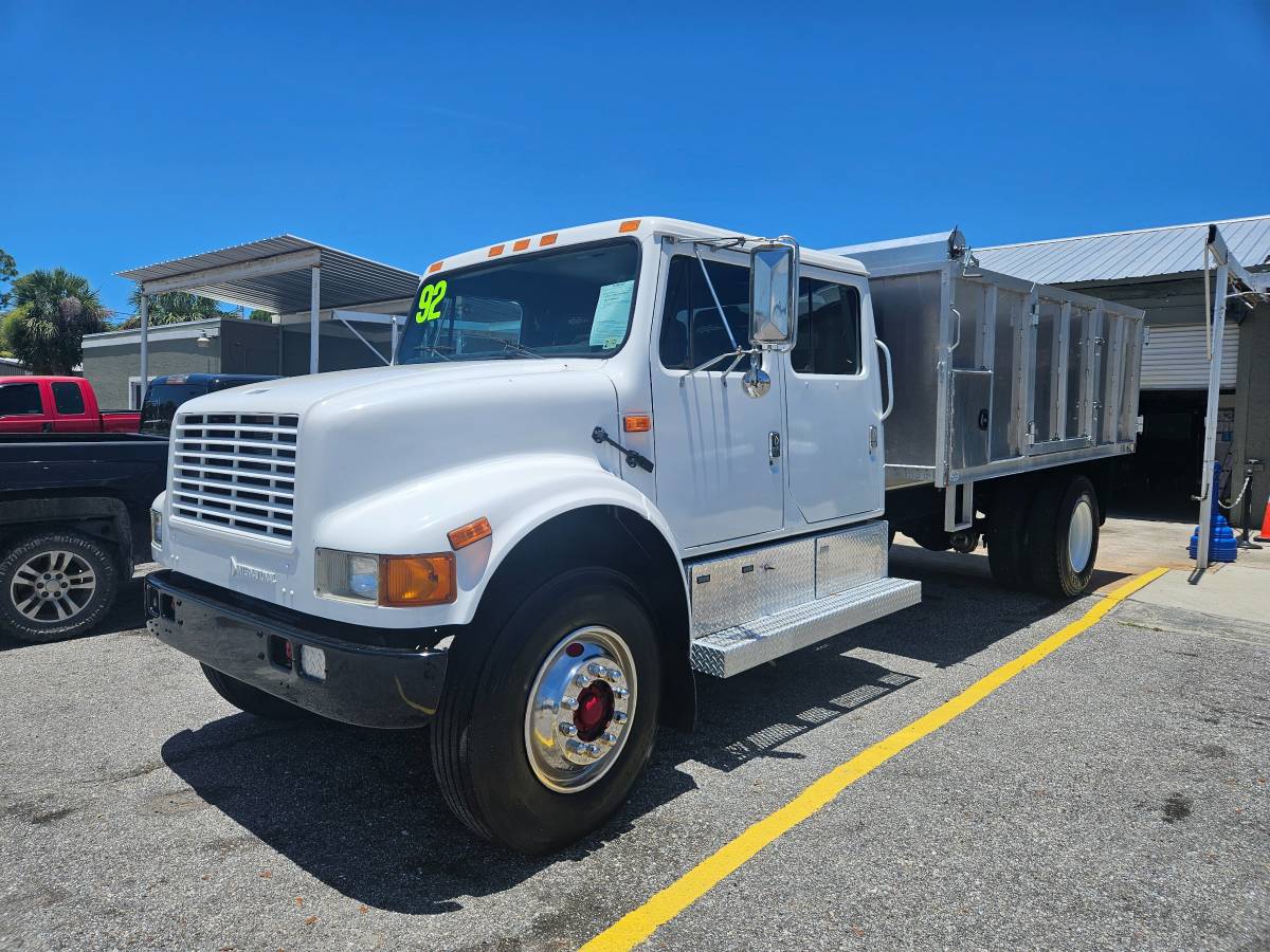 International-4900-diesel-1992-white-2